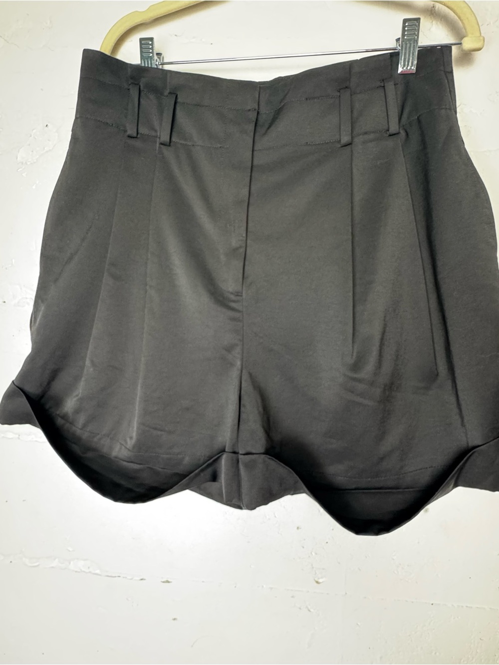Elizabeth and James pleated High-Waist Black  Cuffed Hem Shorts Size 12 / 31 NWT